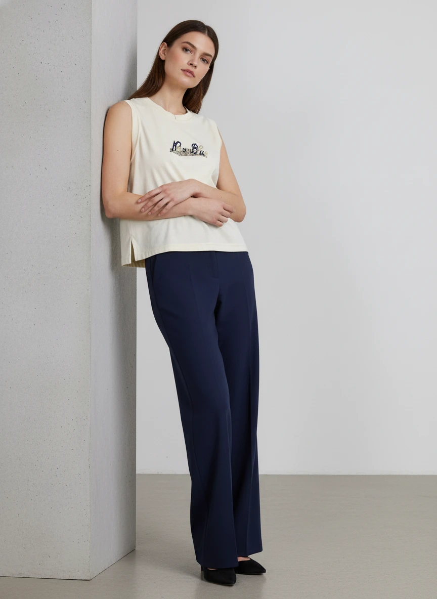 Camiseta Sin Mangas Beige con Bordado Elegante